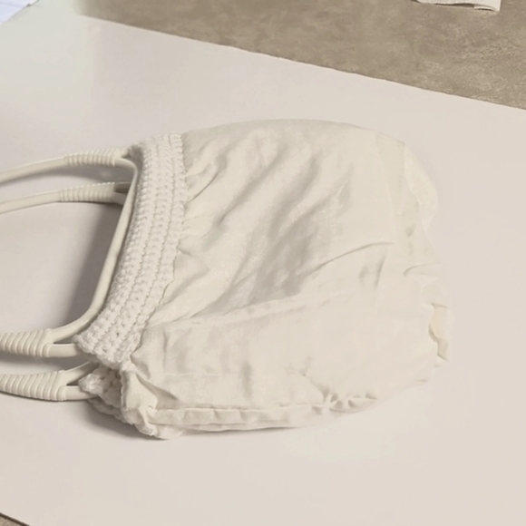 Beautiful crocheted white lined purse - new - Picture 4 of 6